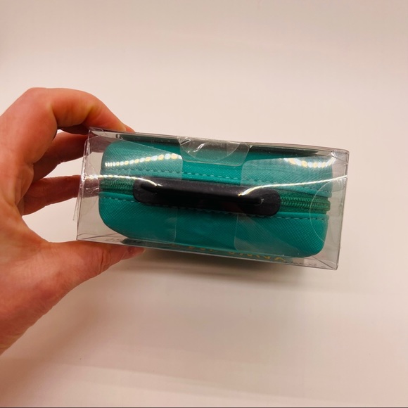 NWT Take Me Away Green Tech Set with phone stand, wall charger, 3-in-1 charger + - Picture 6 of 6